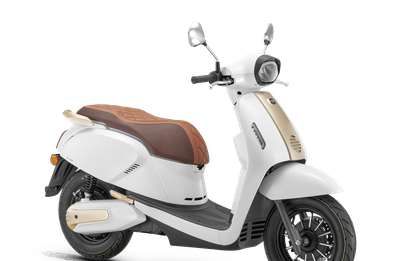 Xe máy điện 'chất' như Vespa: Đi 105 km/lần sạc, có thể lắp đến 2 pin, giá 43 triệu đồng