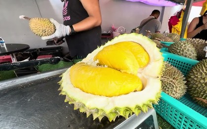 Mua sầu riêng, cứ thuộc mẹo này đảm bảo biết ngay sầu chín cơm hay sầu sượng