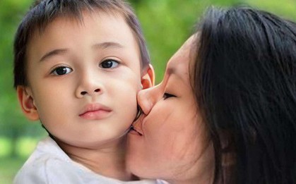 Tại sao bác sĩ thường nuôi con kiểu thoải mái, còn giáo viên lại nghiêm khắc?