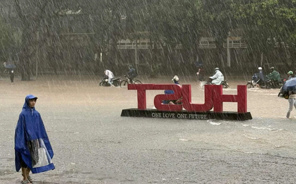 Mưa lớn, ngập sâu, thêm nhiều trường đại học ở Hà Nội cho sinh viên học trực tuyến