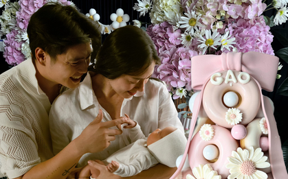 Lễ đầy tháng ái nữ nhà Ngô Thanh Vân – Huy Trần: Không gian phủ đầy hồng ngọt ngào, đúng chuẩn "công chúa Gạo"
