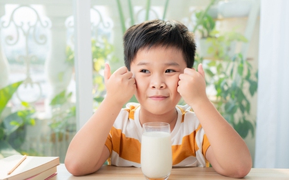 Tâm sự của người mẹ quyết tâm cho con uống sữa công thức đến tận năm lớp 1, ai nghe xong cũng ngỡ ngàng!