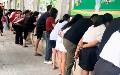 Bức ảnh khai giảng gây sốc