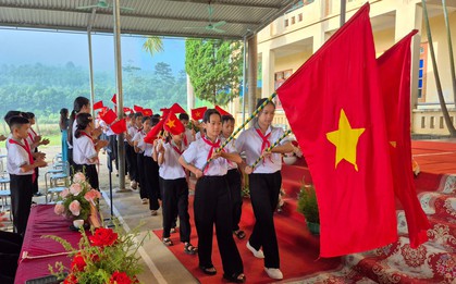Lễ khai giảng xúc động với những học sinh đặc biệt ở làng Nủ