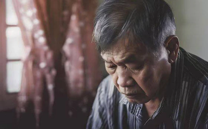 Người cha U70 thú nhận: "Có một bí mật tôi giấu con suốt nhiều năm qua chỉ để giữ hoà khí gia đình"