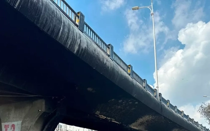 Thủ tướng yêu cầu điều tra nguyên nhân vụ cháy bãi xe dưới gầm cầu Vĩnh Tuy