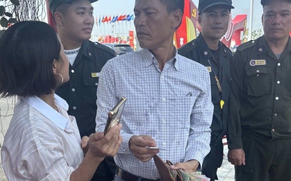 Người phụ nữ bỏ quên túi xách có 50 triệu đồng, 1,5 chỉ vàng khi đi xem triển lãm