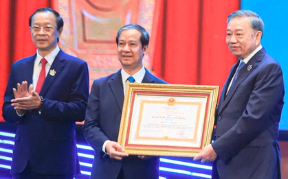 Tổng Bí thư trao Huân chương Lao động hạng Nhất cho Bộ Giáo dục và Đào tạo
