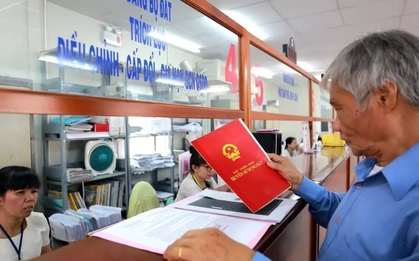 Vì sao Hà Nội yêu cầu photo sổ đỏ khiến người dân bức xúc?