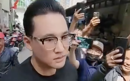 Bị TikToker chỉa máy vào mặt quay phim, kiện được không?