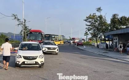 Vì sao bến phà từ chối chở khách rời đảo Cát Bà ngày chủ nhật?