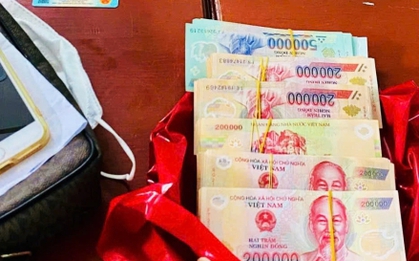 Bà lão mang 120 triệu đồng đến trụ sở công an để nhờ chuyển cho "công an dỏm"