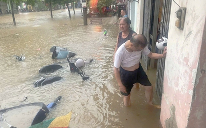 Đường phố Lào Cai biến thành sông sau mưa lớn