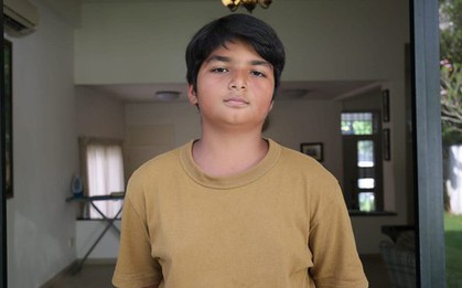 Người người vibe code, nhà nhà vibe code: Cậu bé 13 tuổi cùng chị gái tuổi teen thức trắng 24 giờ thi hackathon AI tại Singapore nhờ vibe coding