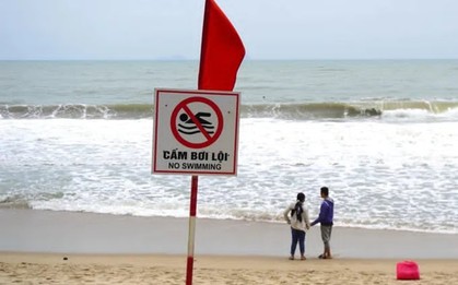 7 người gặp nạn trong một ngày, Nha Trang khuyến cáo du khách khi sóng biển lớn