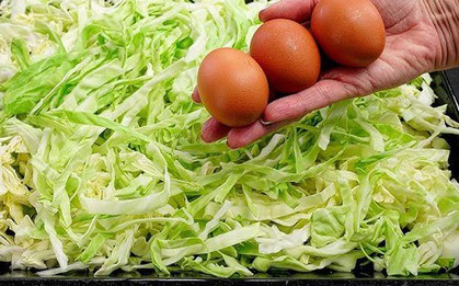 Loại rau rẻ bèo ở chợ Việt: Phụ nữ sau 30 tuổi ăn đều sẽ càng có lợi cho làn da, nội tiết sau này