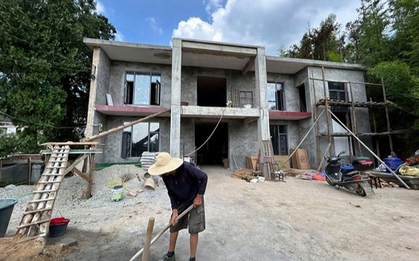 Chi 800 triệu xây nhà cho bố mẹ nghèo ở quê, 3 năm sau, người con chết lặng phát hiện ra sự thật về khối tài sản giấu kín