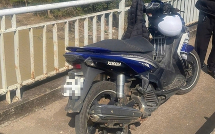 Tìm kiếm nam sinh viên để lại xe máy, giấy tờ tùy thân trên cầu