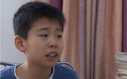 Cậu bé nhặt được bọc tiền 900 triệu đồng nhưng người mất khẳng định chỉ đánh rơi 75 triệu, cảnh sát triển khai biện pháp nghiệp vụ vào cuộc