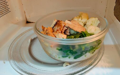 Không nên đặt thức ăn vào giữa lò vi sóng! Một dược sĩ tiết lộ nguyên tắc này khiến cư dân mạng kinh ngạc: 20 năm sử dụng sai cách