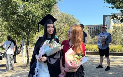 Du học Úc từ năm 17 tuổi, cô gái Việt bật khóc ngày nhận bằng đại học danh tiếng