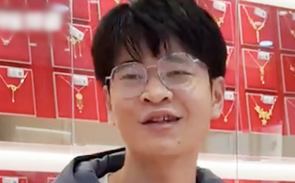 Ông chủ tiệm vàng trẻ tuổi "chịu chơi": Phát vàng, thưởng Tết cả tỷ đồng tiền mặt cho nhân viên