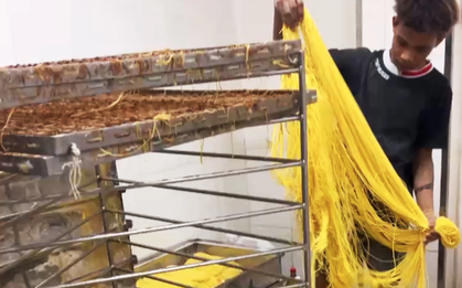 800 tấn mì tươi "ngậm" hóa chất, tuồn ra thị trường ở TP.HCM: Ăn vào nguy hiểm ra sao?