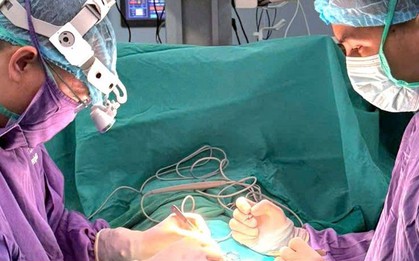 Bụng to bất thường, phát hiện ung thư tinh hoàn lạc chỗ khổng lồ