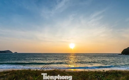 Độc lạ hòn đảo ngắm hoàng hôn, bình minh ở Quảng Ninh