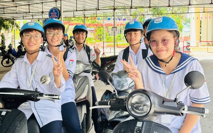 "Top 10 học sinh dậy từ bình minh" gây sốt mạng xã hội