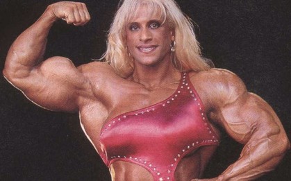 Nữ "quái vật thể hình" gây sốc với vai rộng, lưng dày, đùi khổng lồ