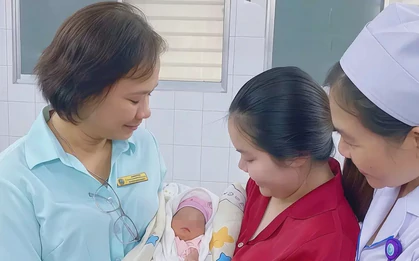 Kỳ tích cứu sống 1 trong 2 bé song thai từ thụ tinh ống nghiệm