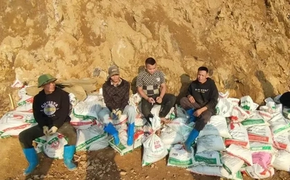 Truy quét nhóm người khoét núi khai thác vàng trái phép ở Phú Thọ