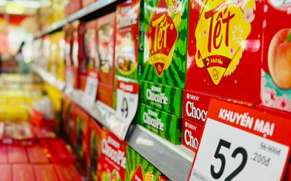 Còn hơn 1 tháng mới đến Tết Bính Ngọ 2026, các siêu thị đã 'tổng lực' kích cầu, có nơi giảm mạnh 50% - giá trị hàng hóa tích trữ lên đến 26.000 tỷ đồng