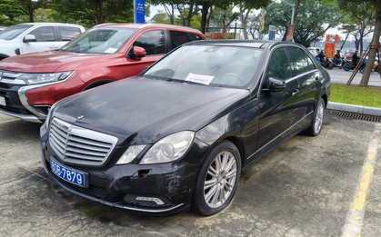 Cận cảnh xe công Mercedes-Benz E300 thanh lý ở Đà Nẵng, giá khởi điểm còn 282 triệu đồng