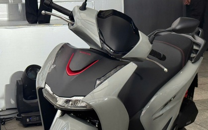 "Vua xe ga" Honda SH 160i 2026 bản cao cấp nhất về Việt Nam: Giá hơn 104 triệu, có một nâng cấp siêu "đáng tiền"
