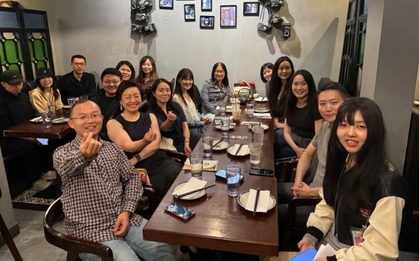 Đi họp lớp, tôi phát hiện người duy nhất vẫn đi xe buýt là lớp trưởng: Ngày hôm sau được hẹn gặp riêng, tôi chết sững!