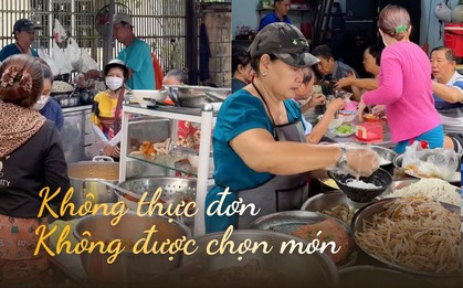 Những quán núp hẻm “gia trưởng” nhất TPHCM, đi sai ngày thì có tiền cũng không bán