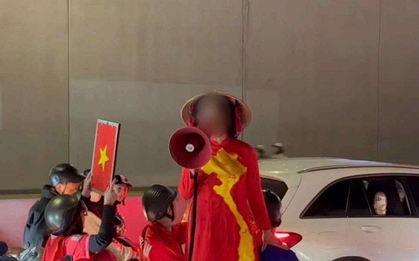 Người phụ nữ cầm loa kích động đua xe sau trận thắng của U23 Việt Nam khai gì tại công an phường?