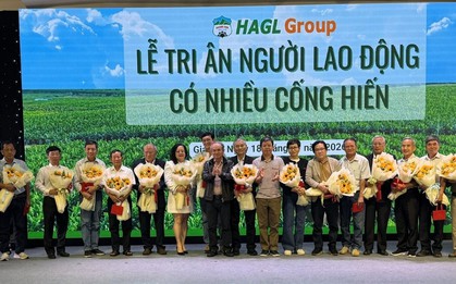 Bầu Đức tặng 339 nhân viên mỗi người 10.000 cổ phiếu: Tôi cảm thấy rất sướng