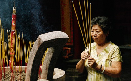 Thắp hương bị gãy nén: Có phải điềm gở? Có cần khấn để "xí xóa" lỗi lầm?