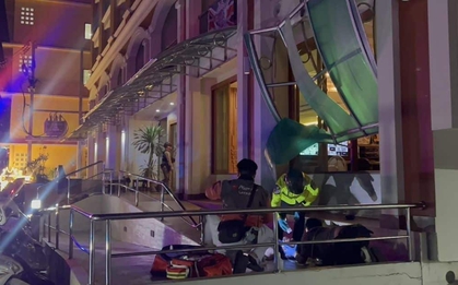 Phát hiện người đàn ông khỏa thân rơi từ tầng 7 khách sạn xuống đất