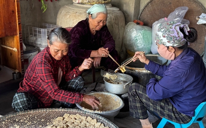 Người phụ nữ 66 tuổi giữ lửa bánh khô mè Quan Châu