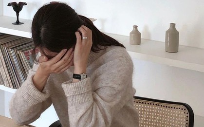 Chồng tự nộp hết tiền lương, vợ chết sững phát hiện sự thật sau 2 năm chung sống