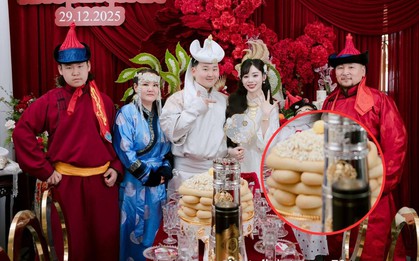 Đám hỏi dâu Việt - rể Mông Cổ hot nhất MXH lúc này, nhà trai gây chú ý với tháp bánh lạ trên bàn lễ