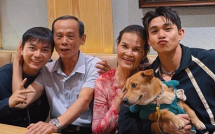 Ấm lòng dịp đầu năm: Gia đình Haha gặp chú thím Chín Cường, khoảnh khắc chung khung hình gây chú ý