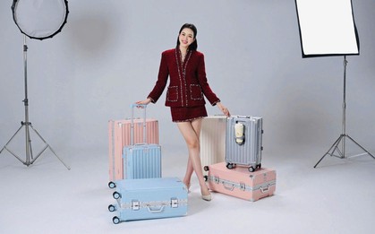 Netizen xôn xao trước khoảnh khắc Đỗ Thị Hà kéo vali về nhà, điều phía sau khiến nhiều người bất ngờ