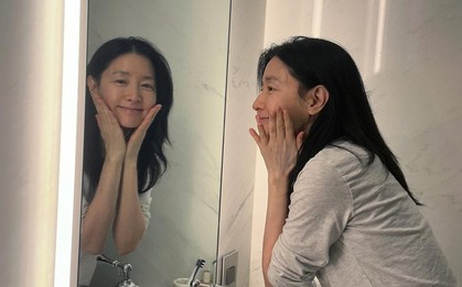 Mỹ nhân 54 tuổi cứ đăng hình là gây xôn xao, chu trình skincare vừa tiết lộ nói lên tất cả