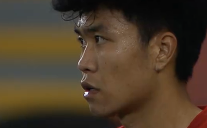 Phạm Lý Đức nhận thẻ đỏ