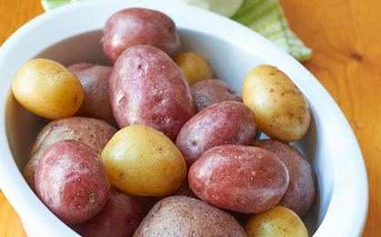 Tôi đã thử 5 cách bảo quản khoai tây và phát hiện 1 mẹo cực đơn giản giúp khoai tươi lâu hơn hẳn